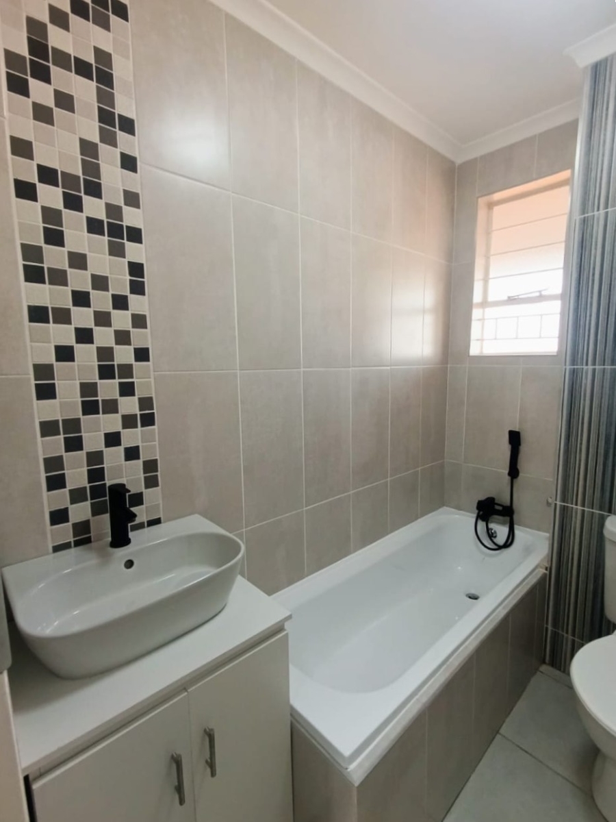 2 Bedroom Property for Sale in Brackendowns Gauteng