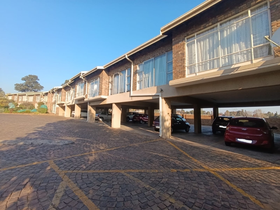 2 Bedroom Property for Sale in Brackendowns Gauteng
