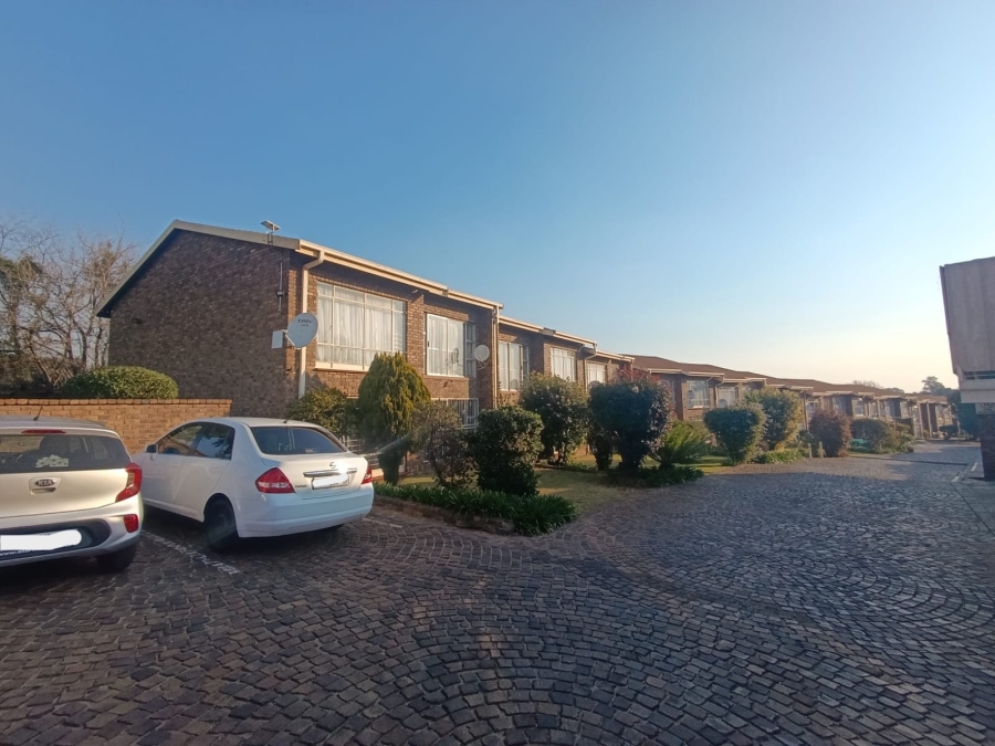 2 Bedroom Property for Sale in Brackendowns Gauteng
