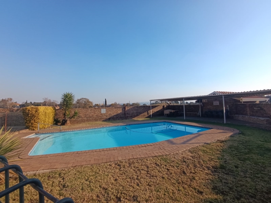 2 Bedroom Property for Sale in Brackendowns Gauteng
