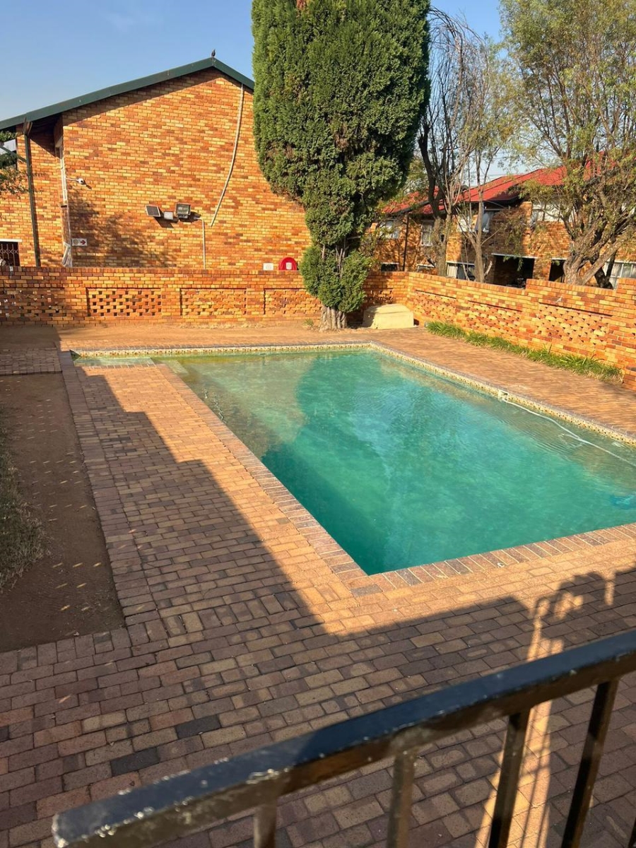 To Let 2 Bedroom Property for Rent in Buccleuch Gauteng