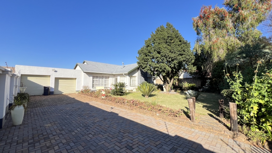 3 Bedroom Property for Sale in Helikonpark Gauteng