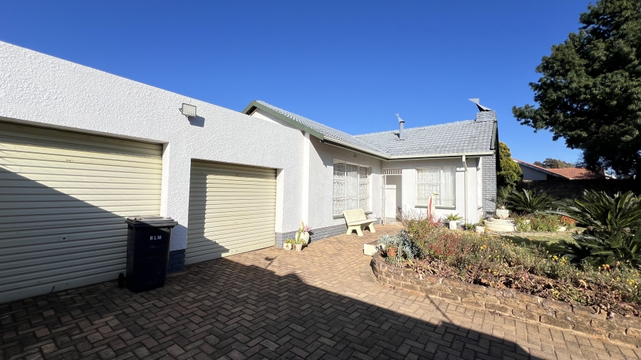 3 Bedroom Property for Sale in Helikonpark Gauteng