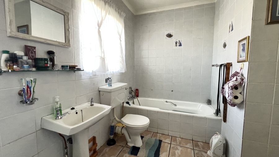 3 Bedroom Property for Sale in Helikonpark Gauteng
