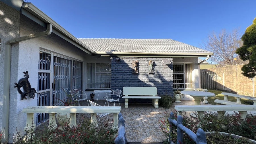 3 Bedroom Property for Sale in Helikonpark Gauteng