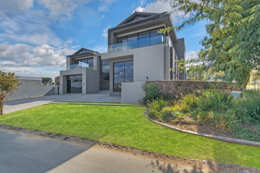 4 Bedroom Property for Sale in Waterfall Country Estate Gauteng