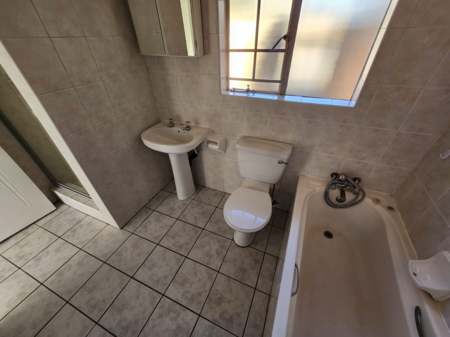 2 Bedroom Property for Sale in Eldoraigne Gauteng
