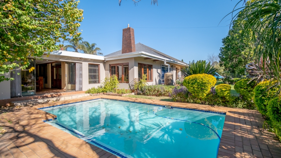 4 Bedroom Property for Sale in Florida Park Gauteng