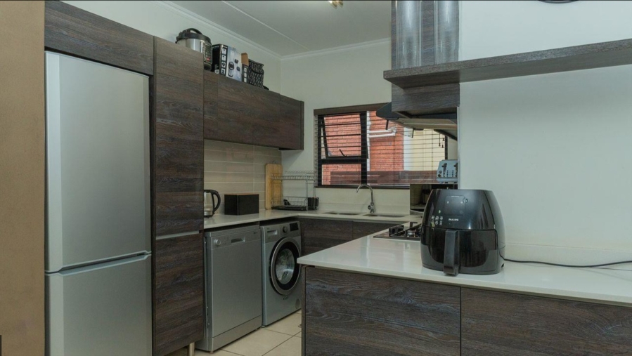 3 Bedroom Property for Sale in Greenstone Crest Gauteng