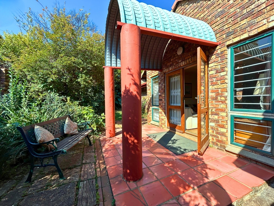 2 Bedroom Property for Sale in Die Hoewes Gauteng