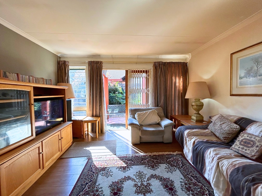 2 Bedroom Property for Sale in Die Hoewes Gauteng