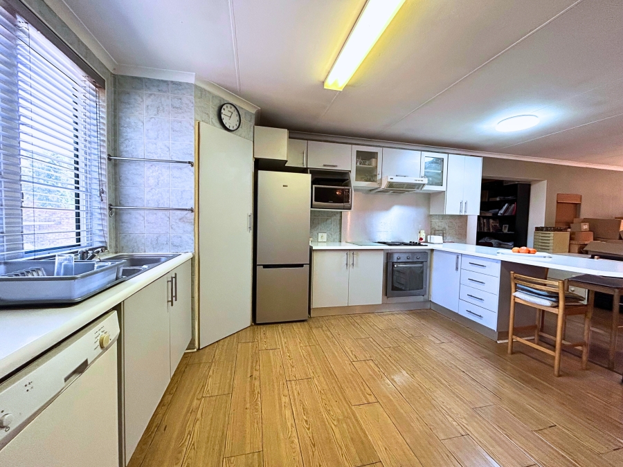 2 Bedroom Property for Sale in Die Hoewes Gauteng