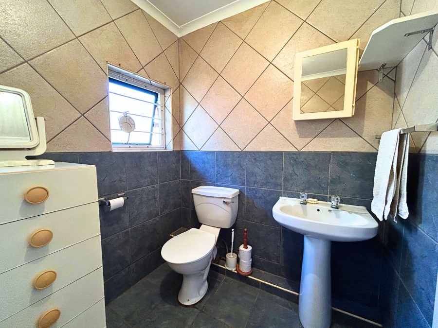 2 Bedroom Property for Sale in Die Hoewes Gauteng