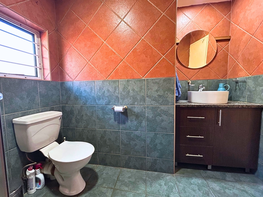 2 Bedroom Property for Sale in Die Hoewes Gauteng
