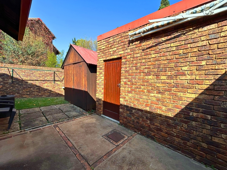 2 Bedroom Property for Sale in Die Hoewes Gauteng