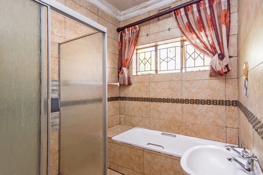 6 Bedroom Property for Sale in Meyerspark Gauteng