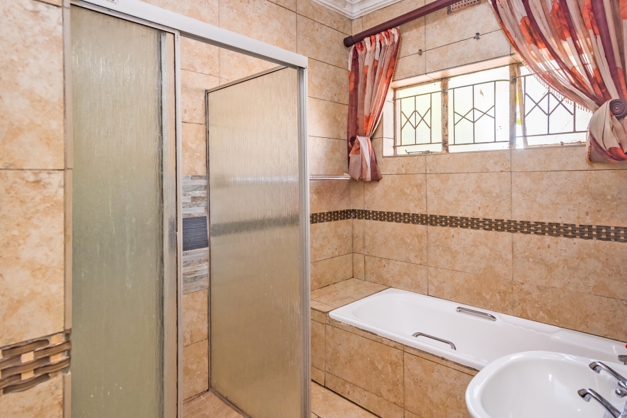 6 Bedroom Property for Sale in Meyerspark Gauteng