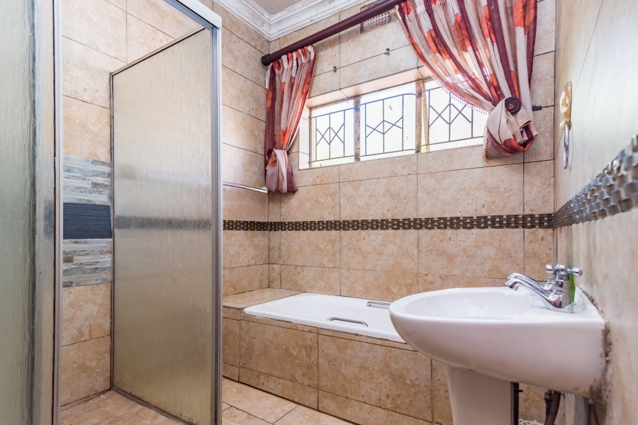 6 Bedroom Property for Sale in Meyerspark Gauteng