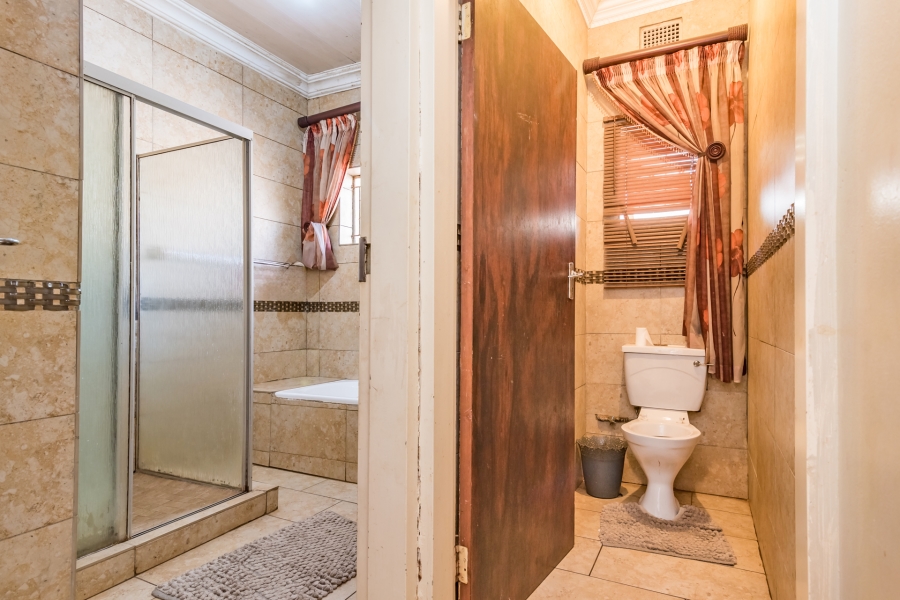 6 Bedroom Property for Sale in Meyerspark Gauteng