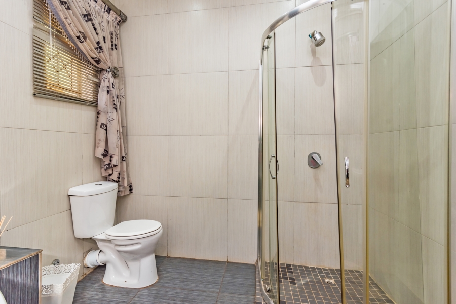 6 Bedroom Property for Sale in Meyerspark Gauteng