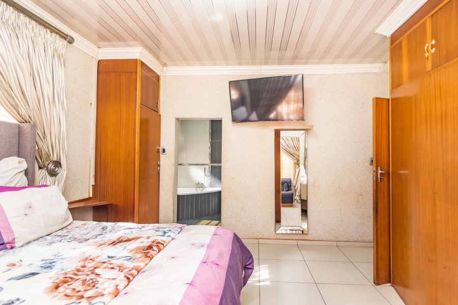 6 Bedroom Property for Sale in Meyerspark Gauteng