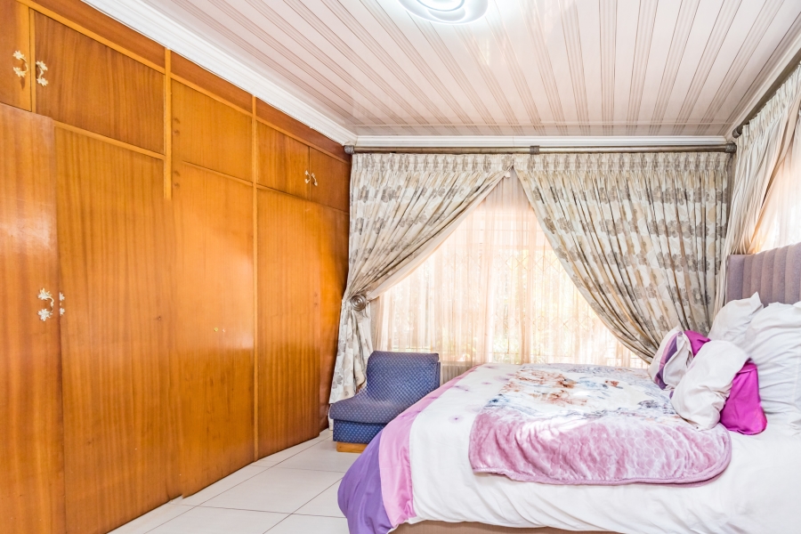 6 Bedroom Property for Sale in Meyerspark Gauteng