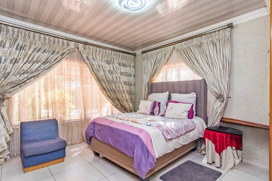 6 Bedroom Property for Sale in Meyerspark Gauteng