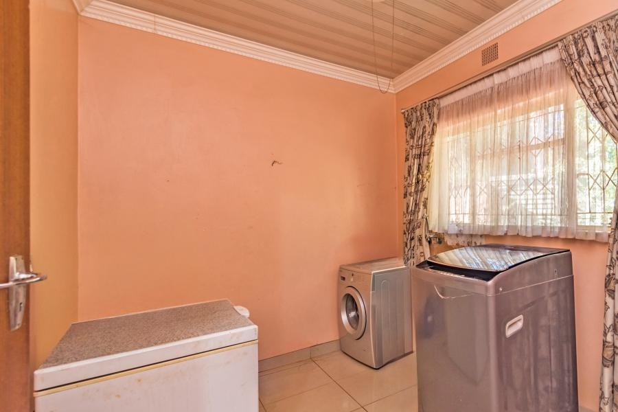 6 Bedroom Property for Sale in Meyerspark Gauteng
