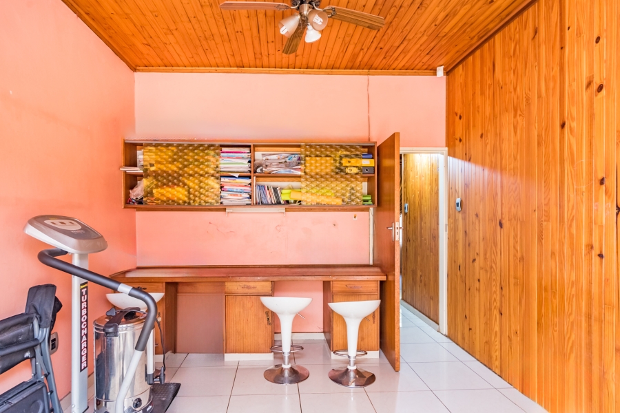 6 Bedroom Property for Sale in Meyerspark Gauteng