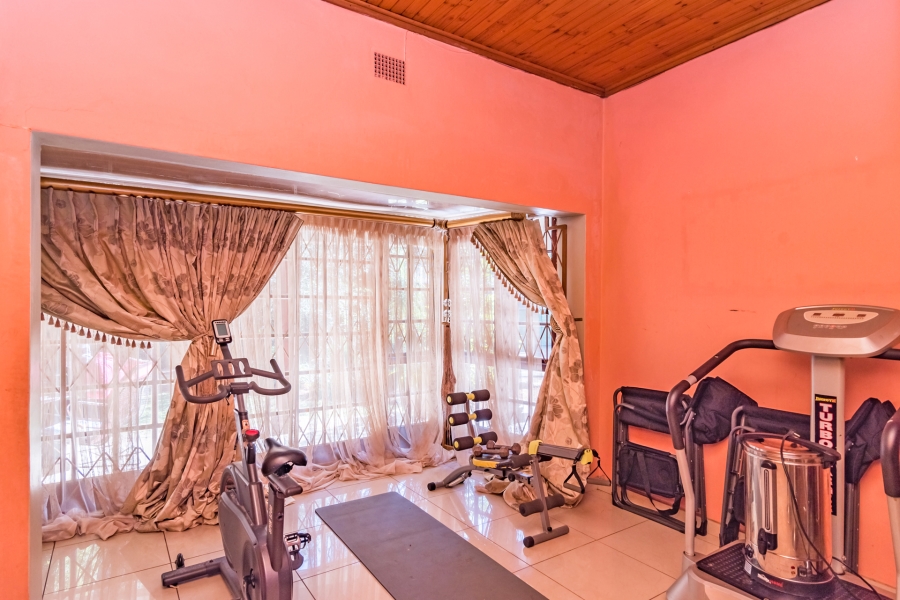 6 Bedroom Property for Sale in Meyerspark Gauteng
