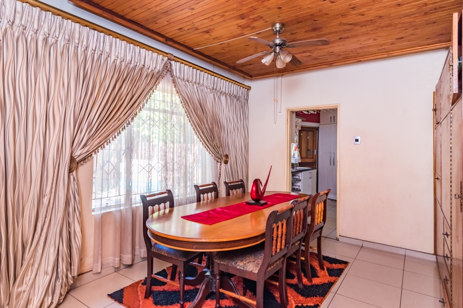 6 Bedroom Property for Sale in Meyerspark Gauteng