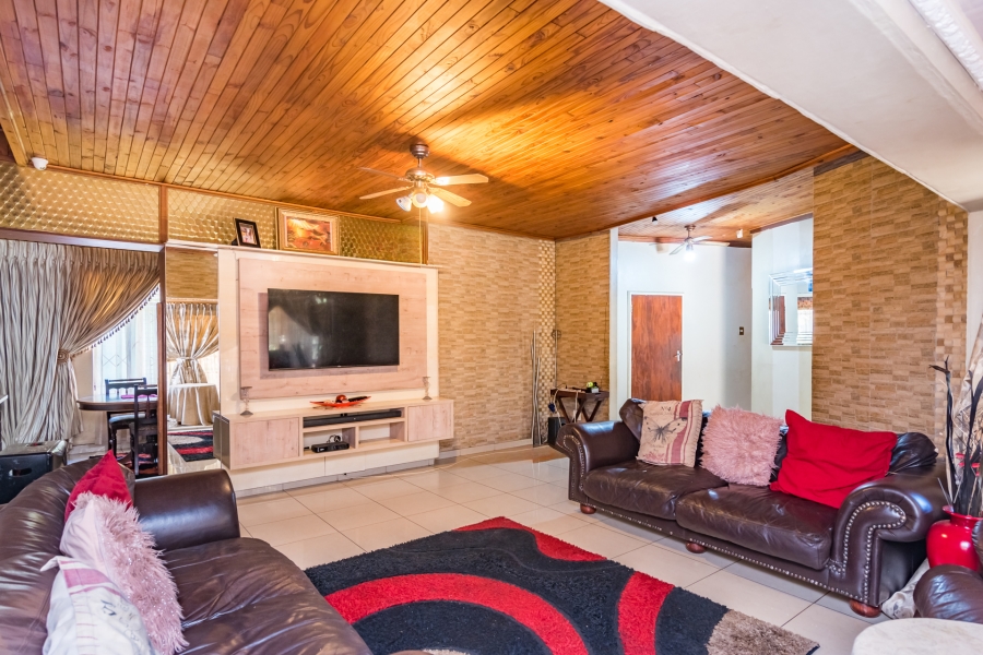 6 Bedroom Property for Sale in Meyerspark Gauteng