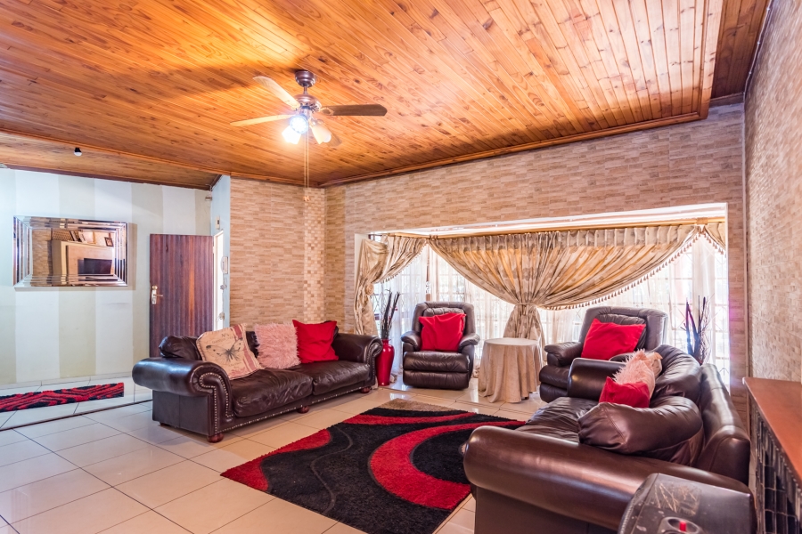 6 Bedroom Property for Sale in Meyerspark Gauteng