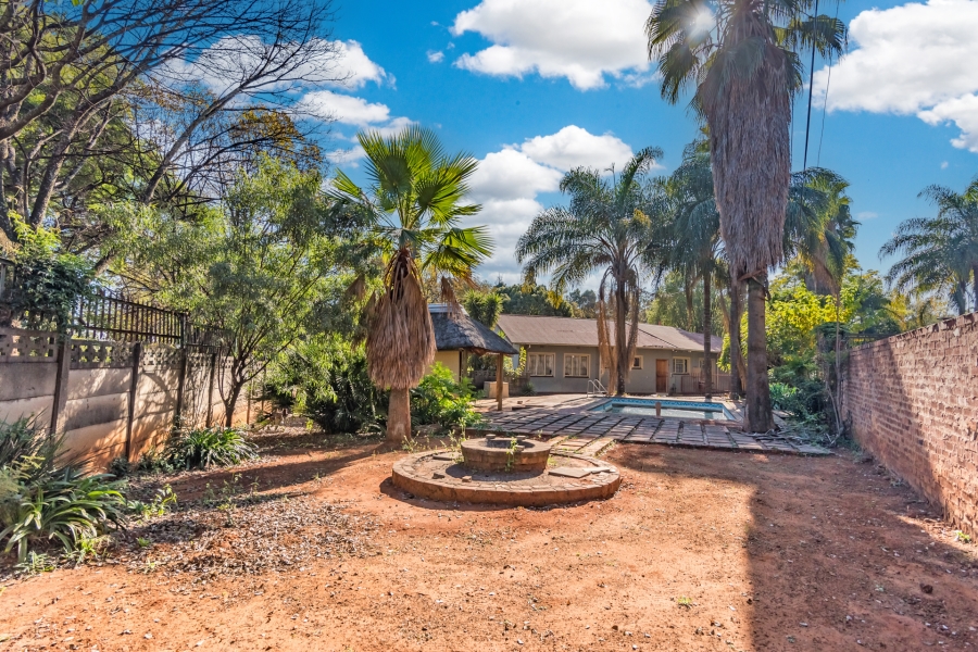 6 Bedroom Property for Sale in Meyerspark Gauteng