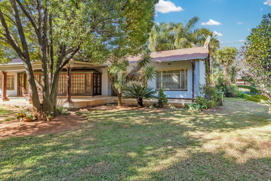 6 Bedroom Property for Sale in Meyerspark Gauteng