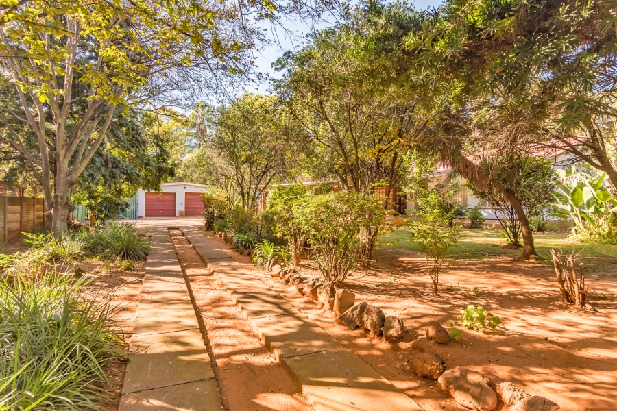 6 Bedroom Property for Sale in Meyerspark Gauteng