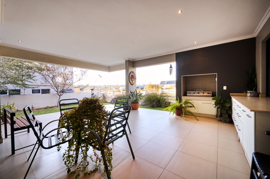 3 Bedroom Property for Sale in Waterfall Country Village Gauteng