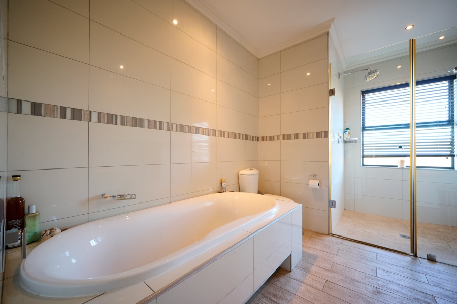 3 Bedroom Property for Sale in Waterfall Country Village Gauteng