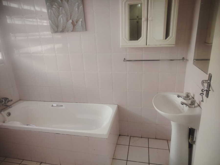3 Bedroom Property for Sale in Hectorton Gauteng