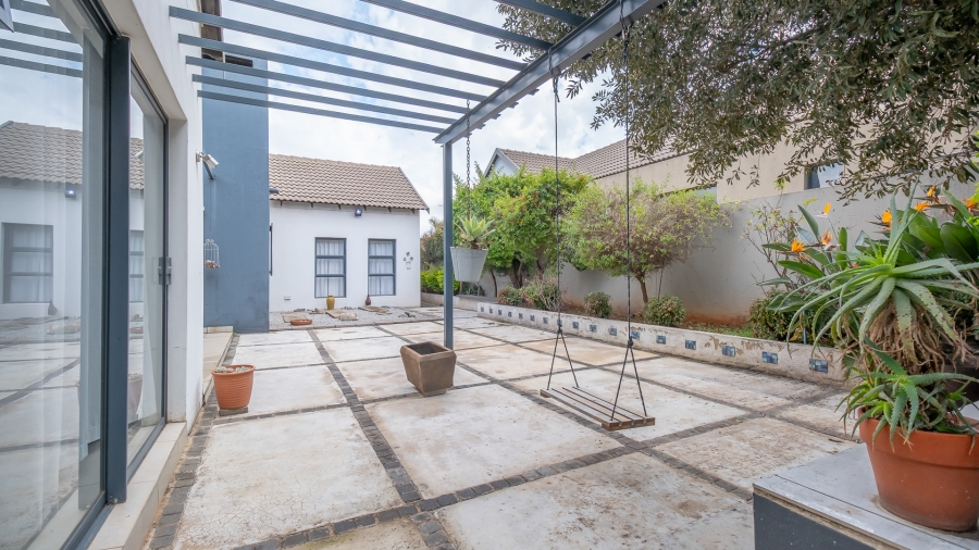 4 Bedroom Property for Sale in Midstream Ridge Gauteng