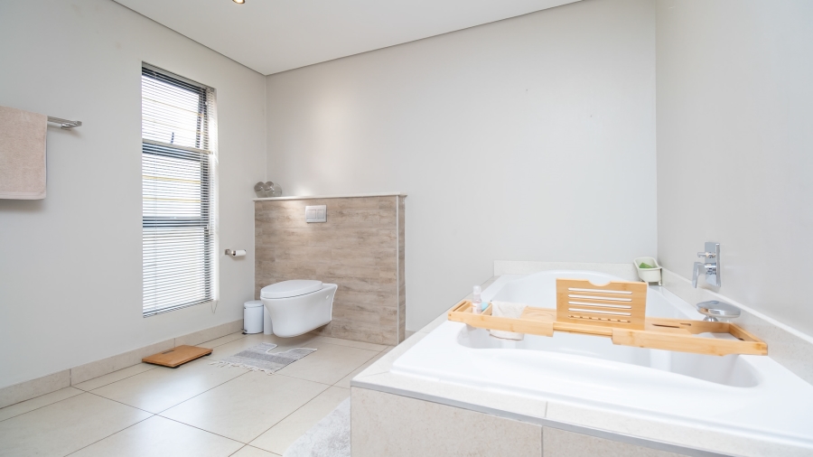 4 Bedroom Property for Sale in Midstream Ridge Gauteng