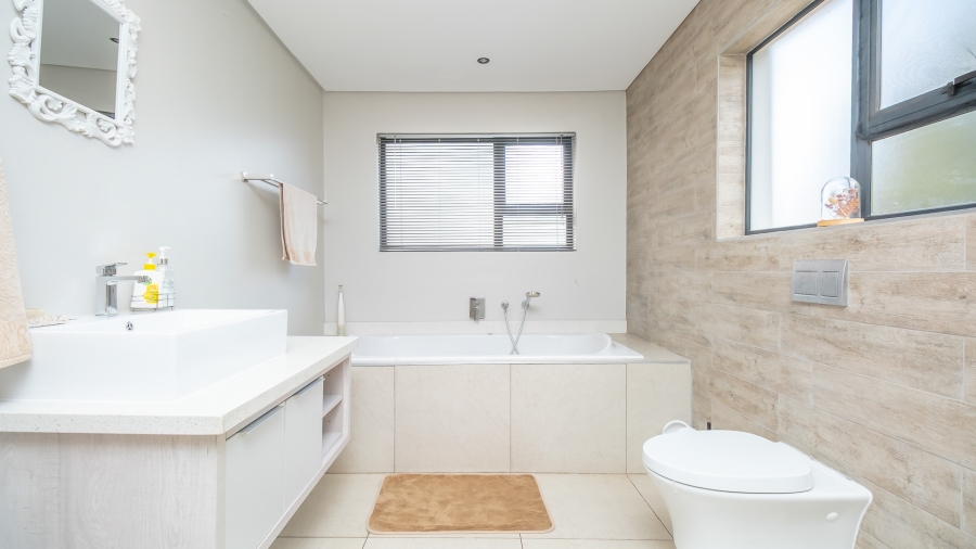 4 Bedroom Property for Sale in Midstream Ridge Gauteng