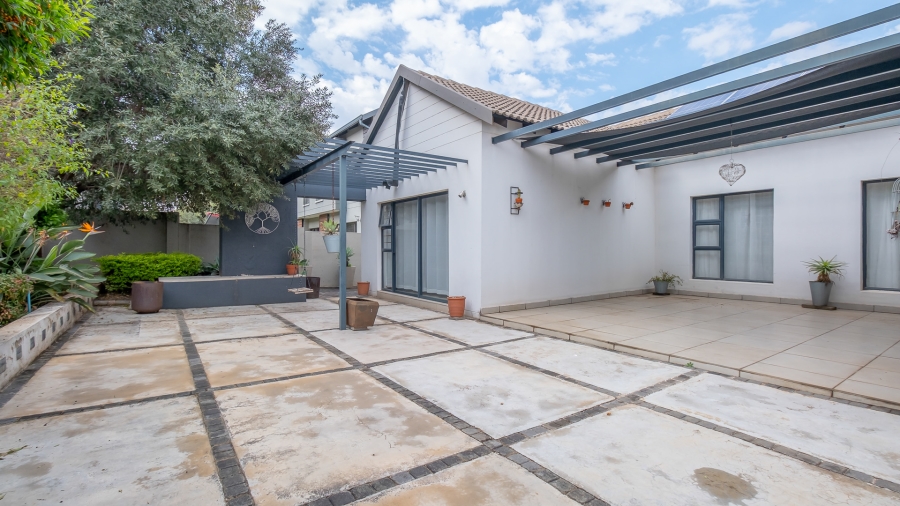 4 Bedroom Property for Sale in Midstream Ridge Gauteng