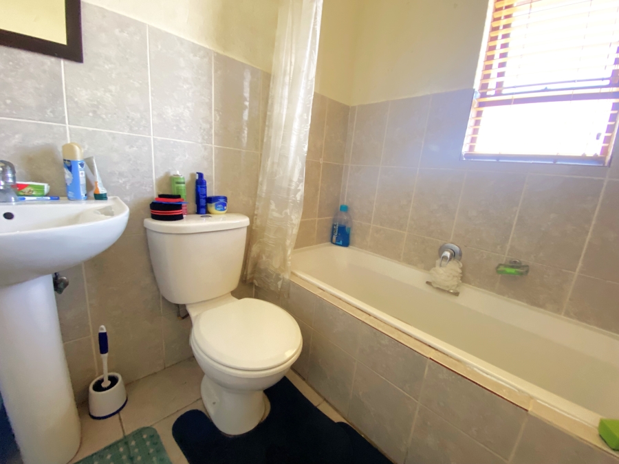 2 Bedroom Property for Sale in Amorosa Gauteng