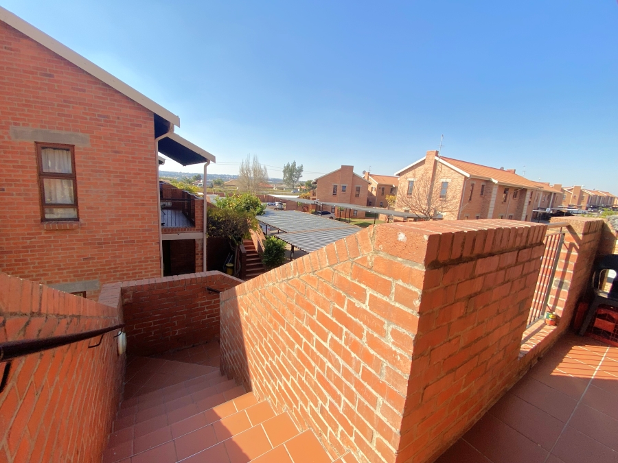 2 Bedroom Property for Sale in Amorosa Gauteng