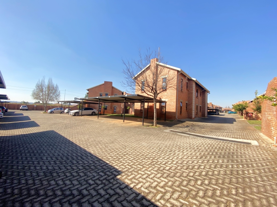 2 Bedroom Property for Sale in Amorosa Gauteng