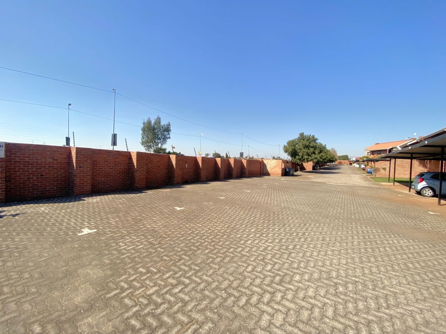 2 Bedroom Property for Sale in Amorosa Gauteng