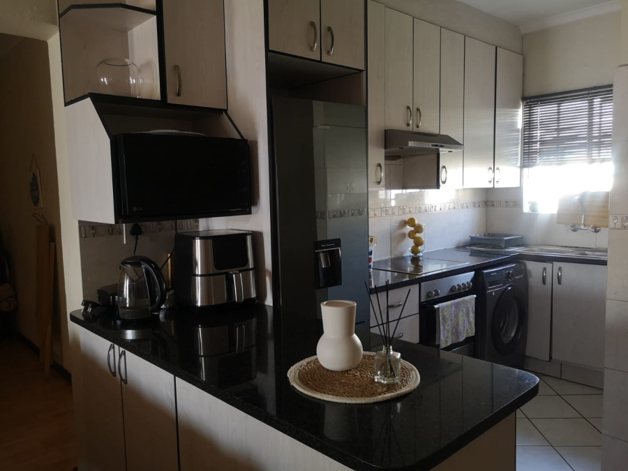 To Let 1 Bedroom Property for Rent in Bedfordview Gauteng
