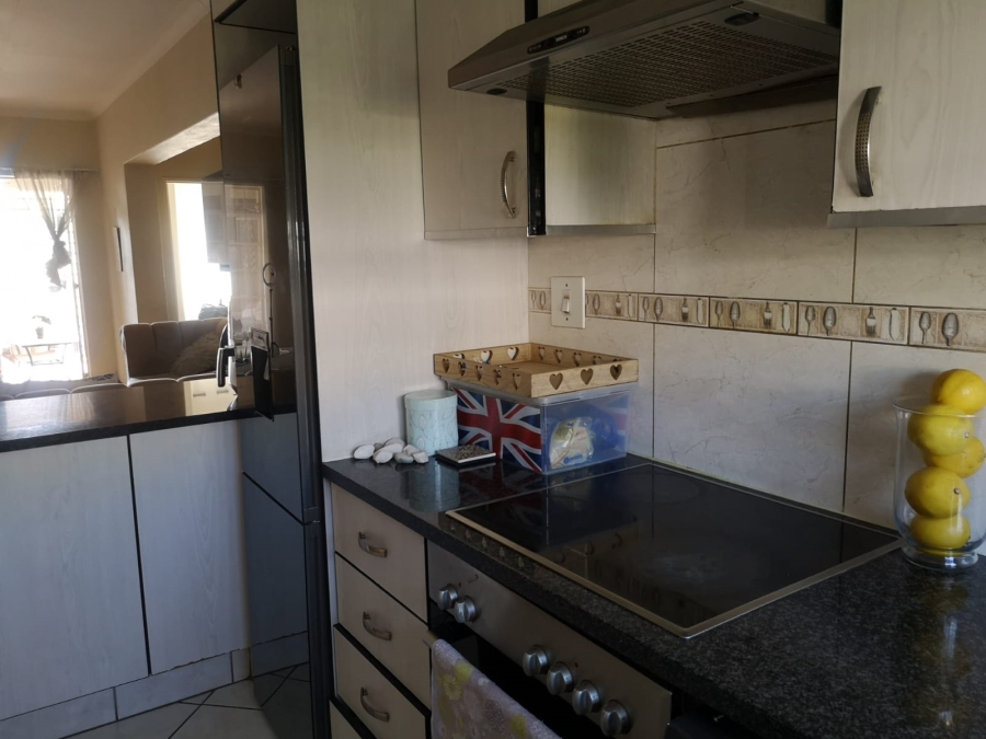 To Let 1 Bedroom Property for Rent in Bedfordview Gauteng