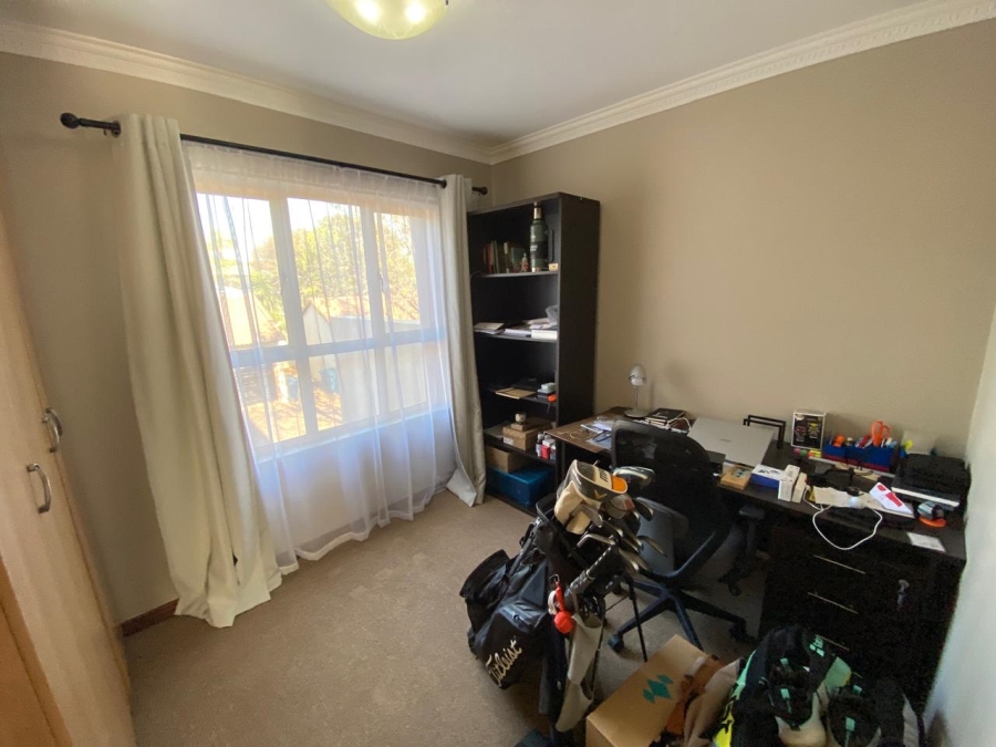 To Let 2 Bedroom Property for Rent in Olympus AH Gauteng
